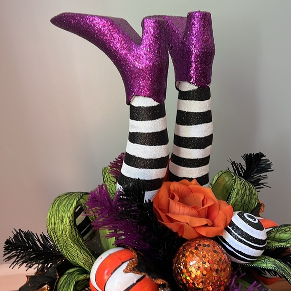 NWOT HALLOWEEN WITCH LEGS CENTERPIECE - Picture 6 of 14